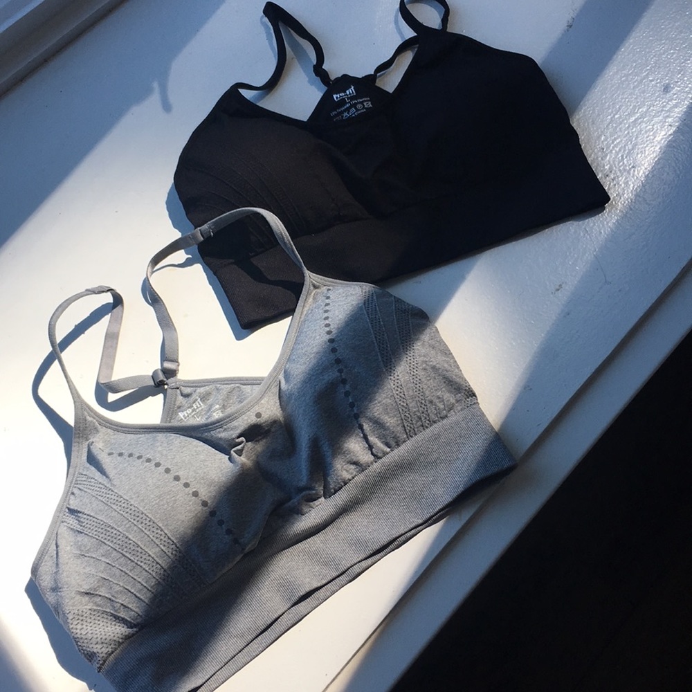 2- Like new sports bras -Large